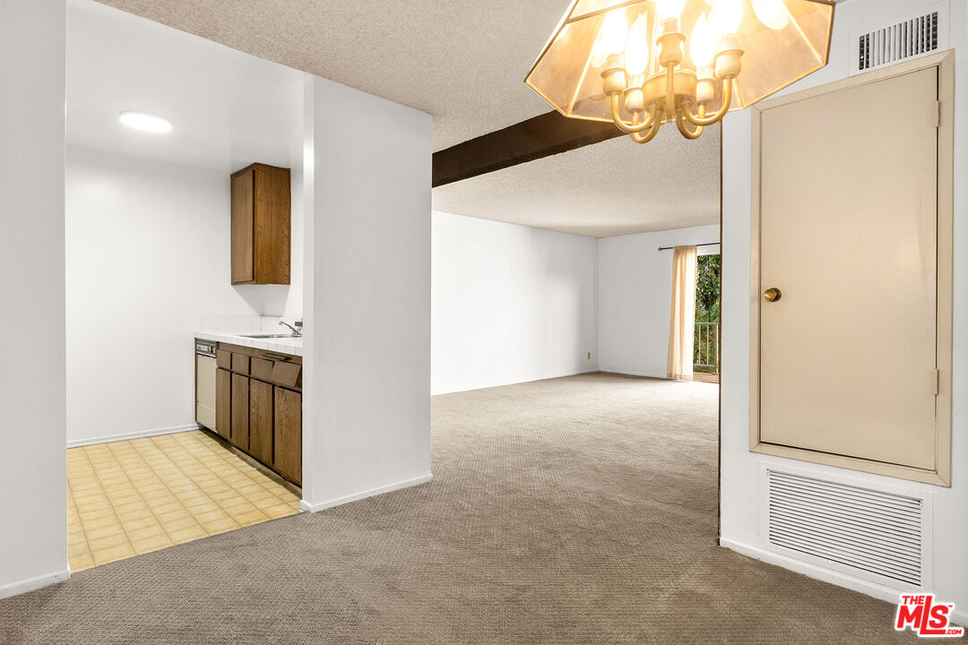 5460 White Oak Ave Unit: D201