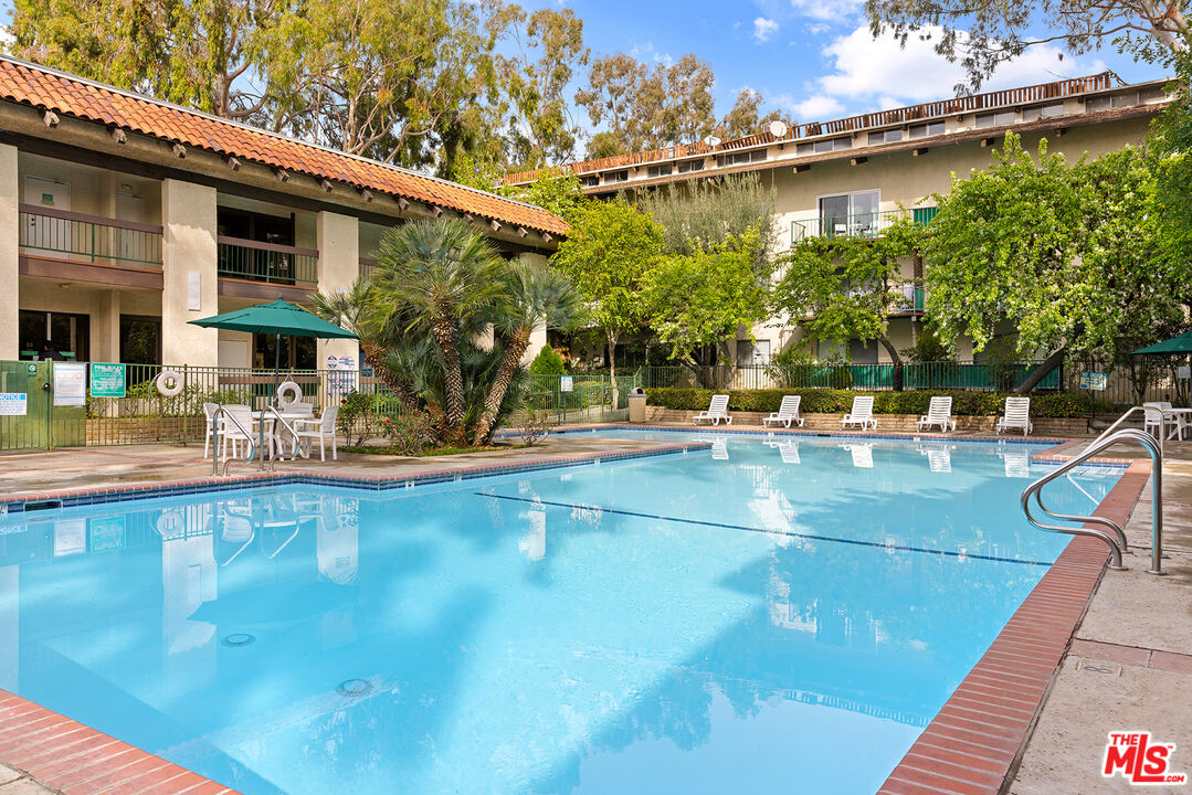 5460 White Oak Ave Unit: C201