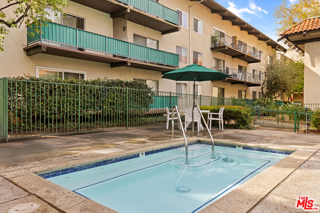 5460 White Oak Ave Unit: C201