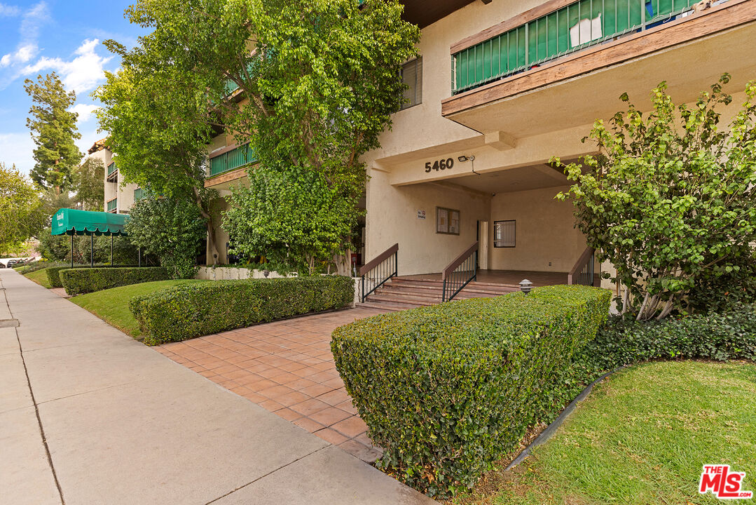 5460 White Oak Ave Unit: C201