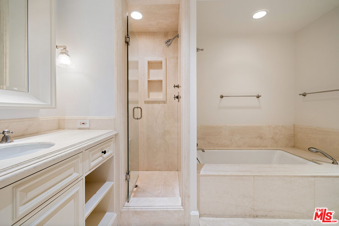 100 N Wetherly Dr Unit: 2C