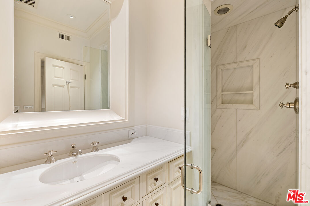 100 N Wetherly Dr Unit: 2C