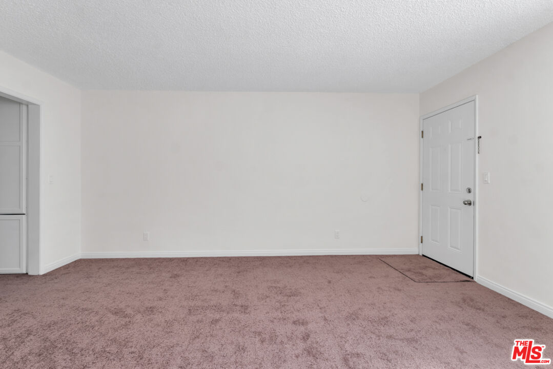 7228 Allott Ave Unit: 6