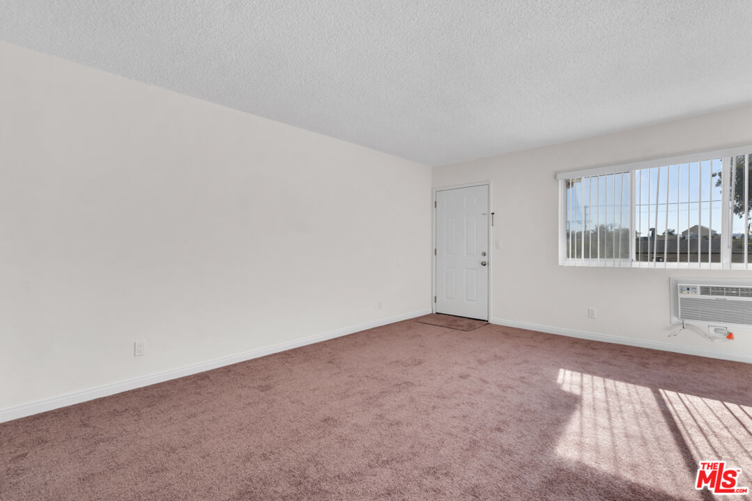 7228 Allott Ave Unit: 6