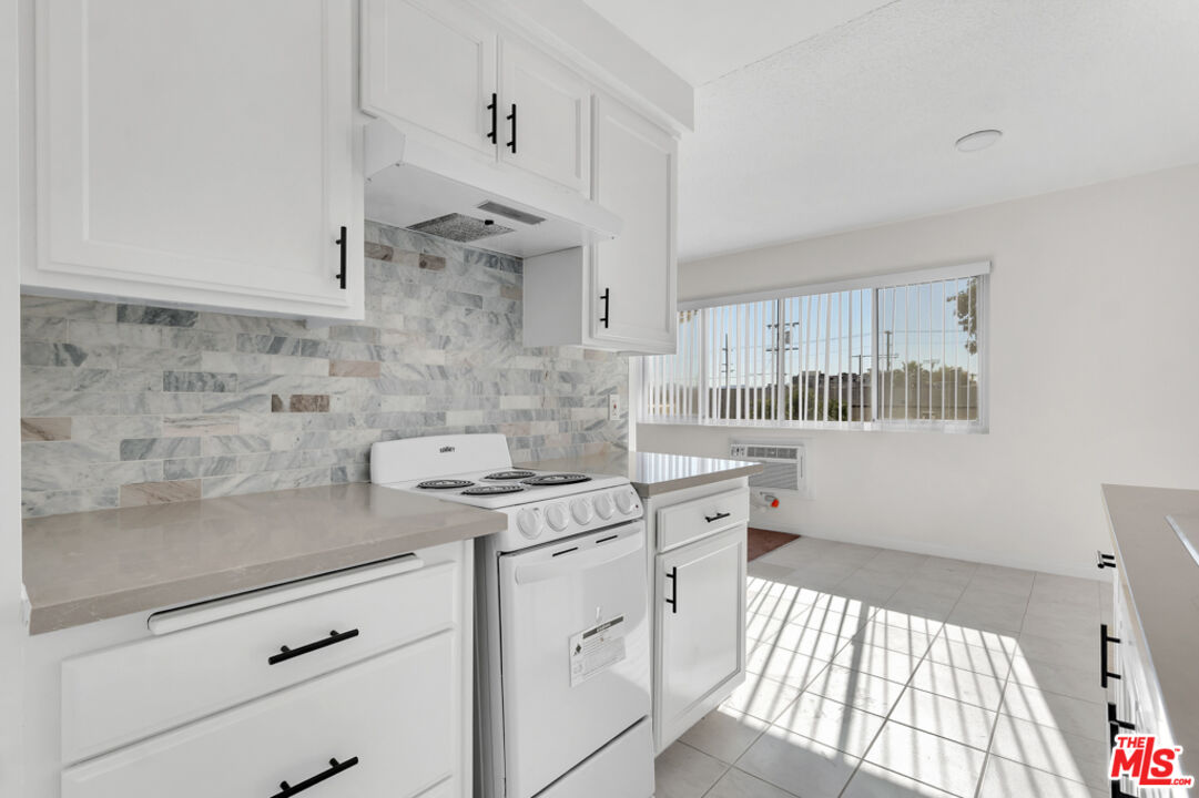 7228 Allott Ave Unit: 6