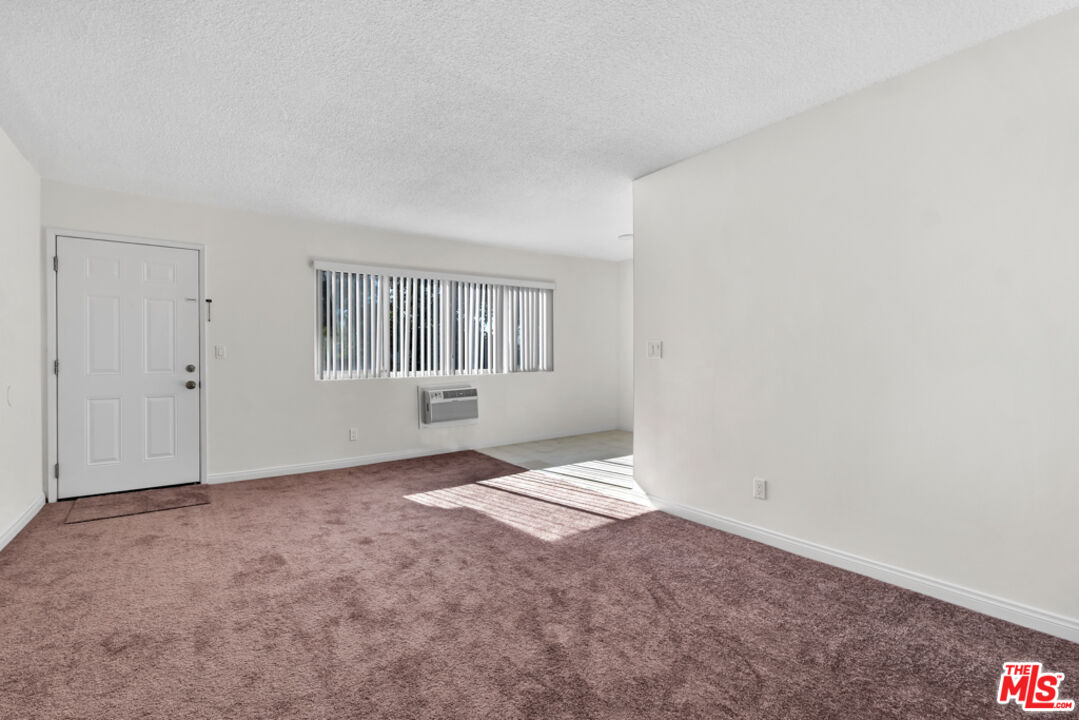 7228 Allott Ave Unit: 6