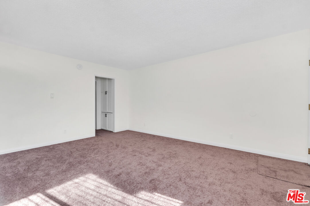 7228 Allott Ave Unit: 6