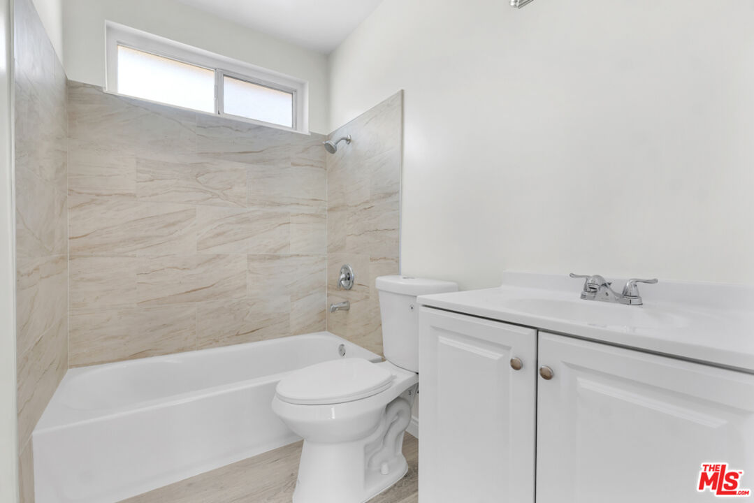 7228 Allott Ave Unit: 6