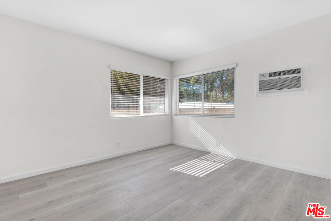 7228 Allott Ave Unit: 5