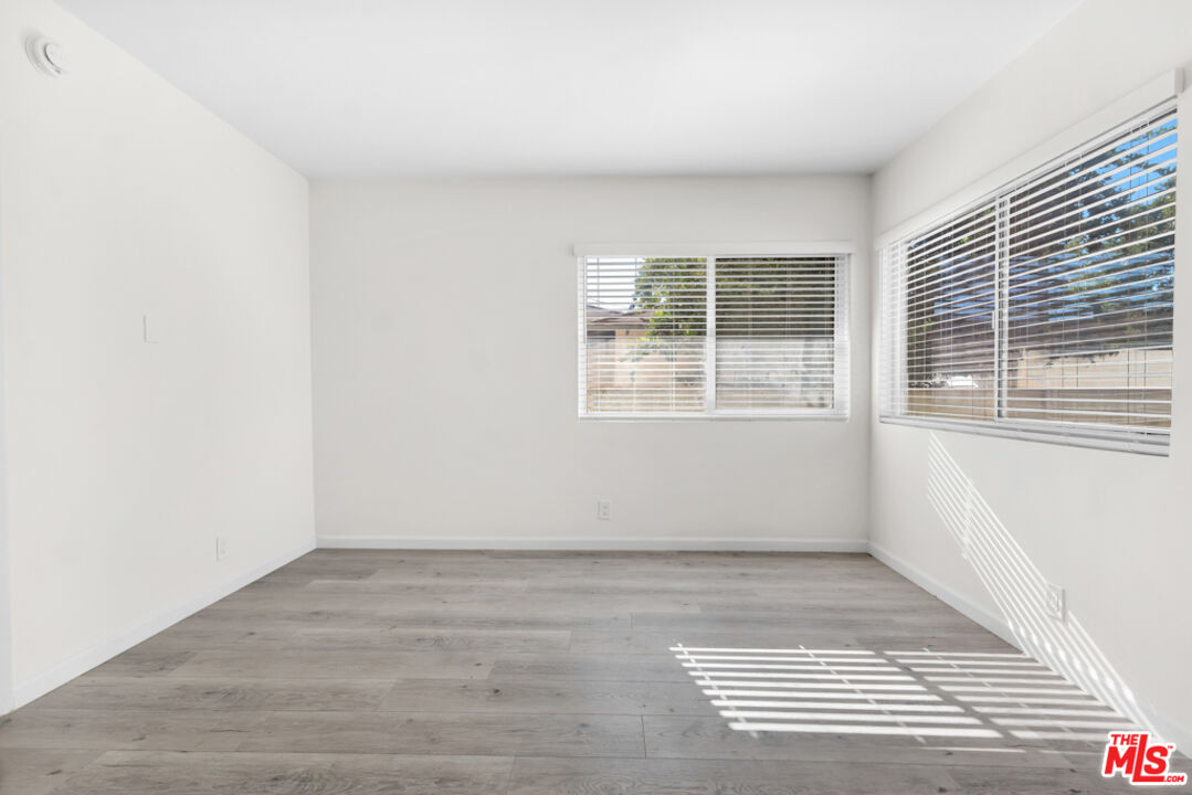 7228 Allott Ave Unit: 5