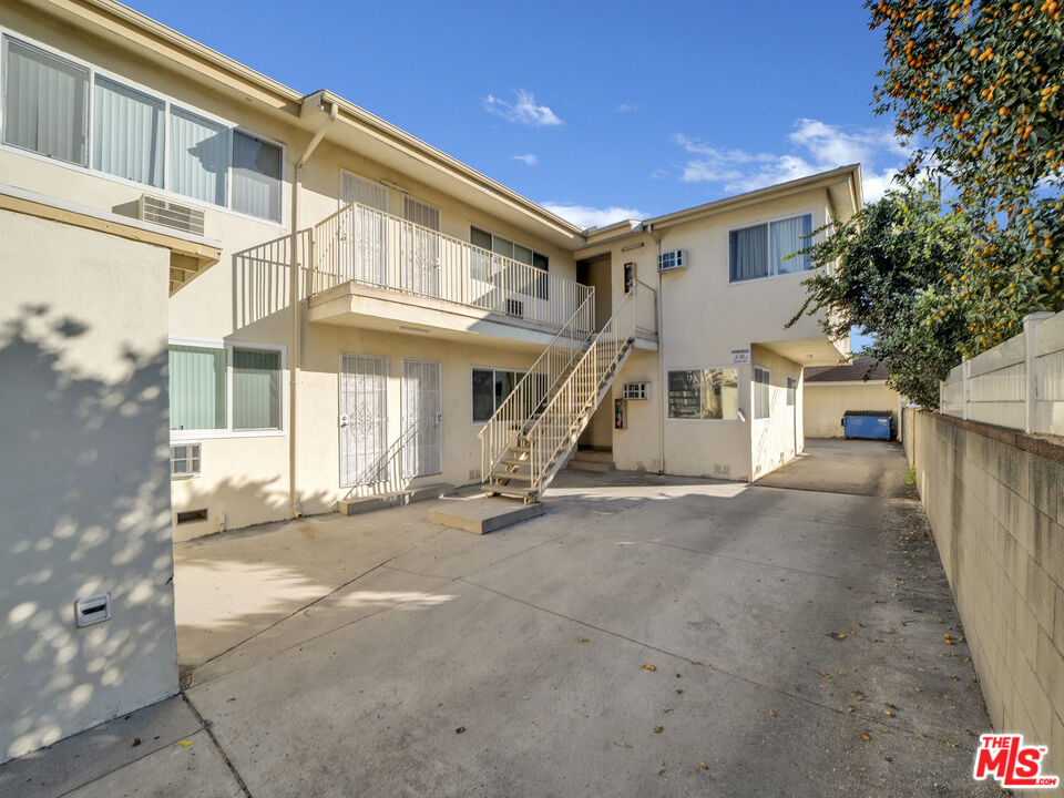 7228 Allott Ave Unit: 3