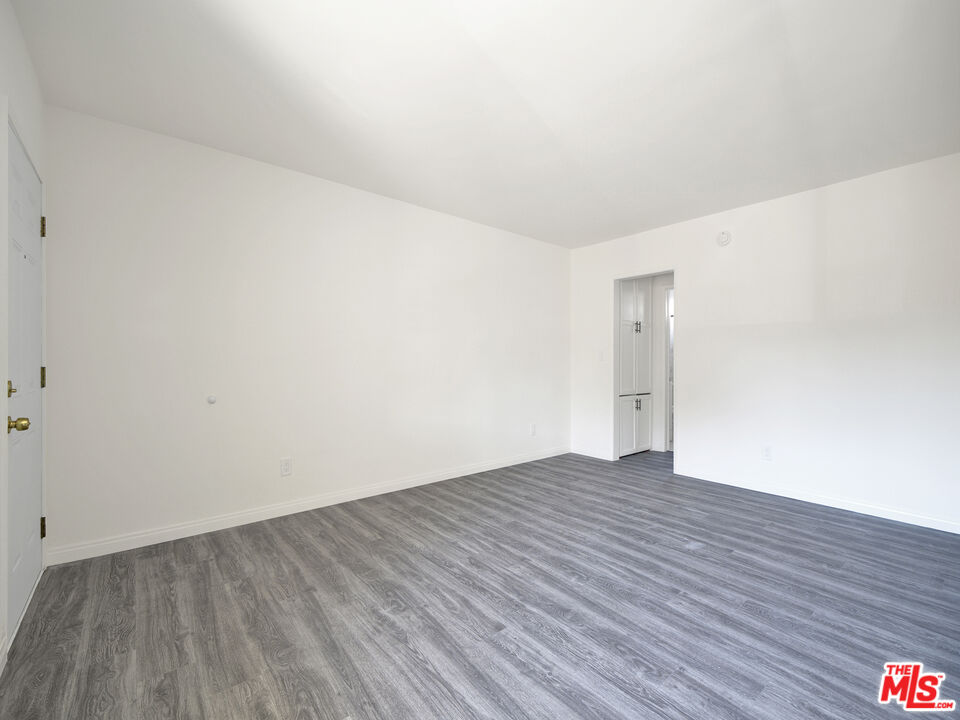 7228 Allott Ave Unit: 3