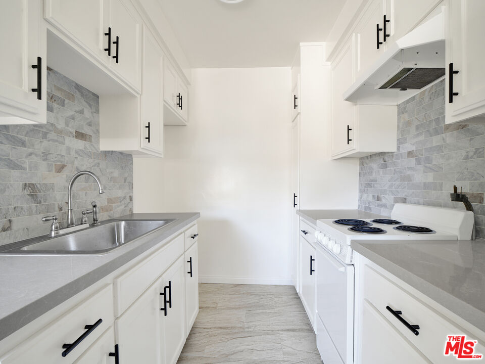 7228 Allott Ave Unit: 3