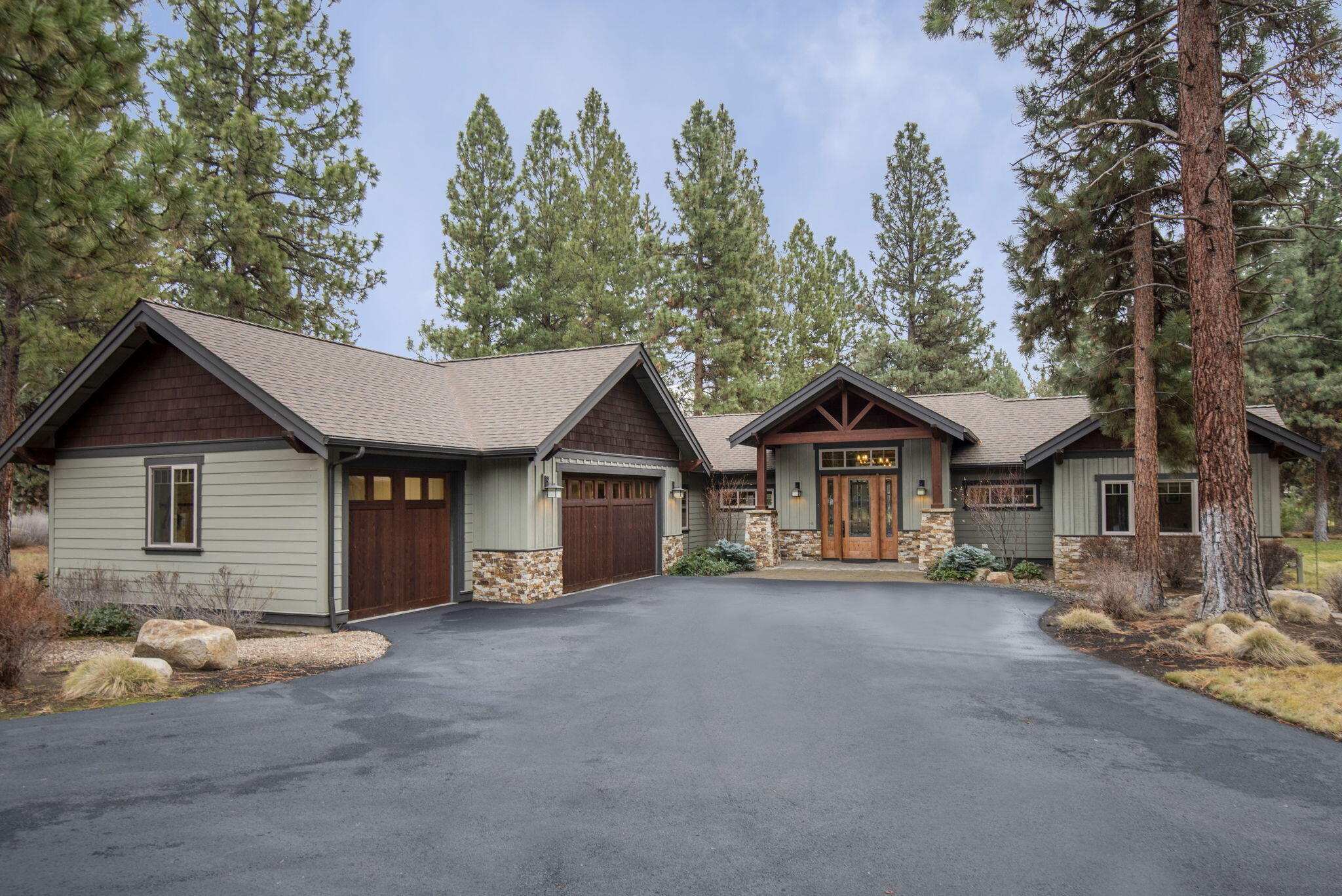 16933 Royal Coachman Drive