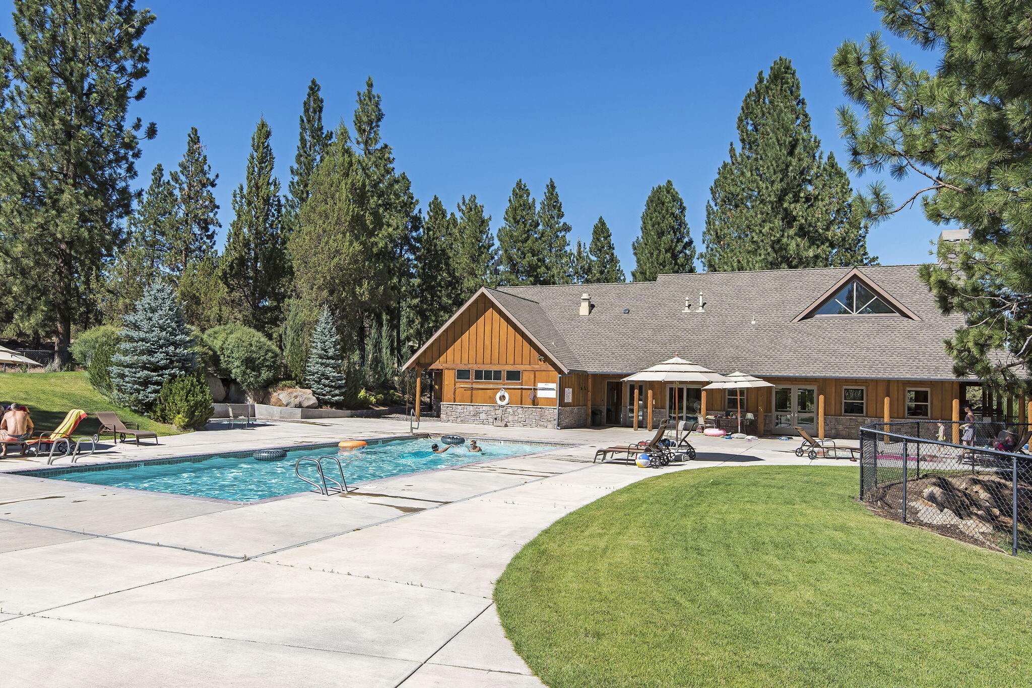 16933 Royal Coachman Drive