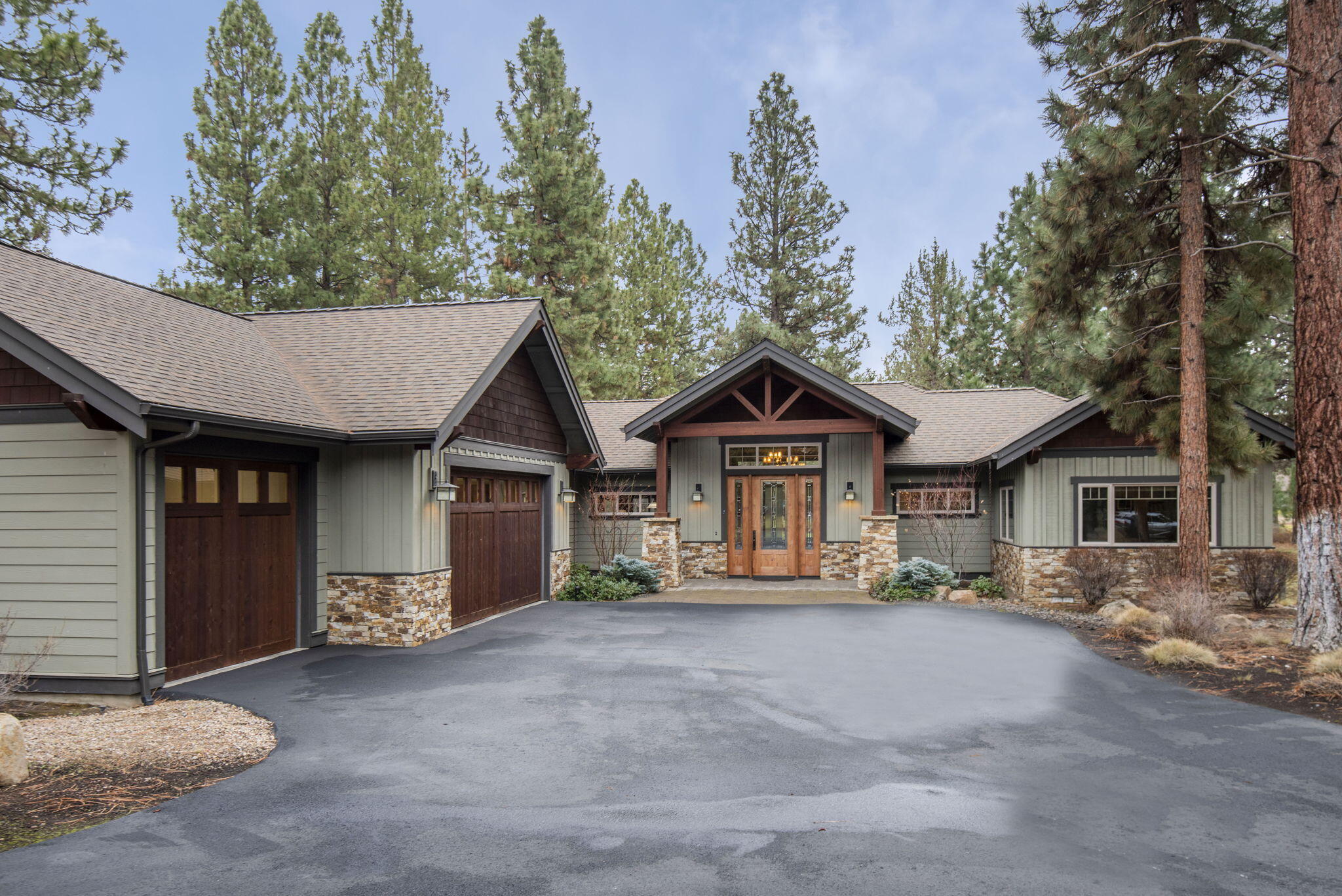 16933 Royal Coachman Drive