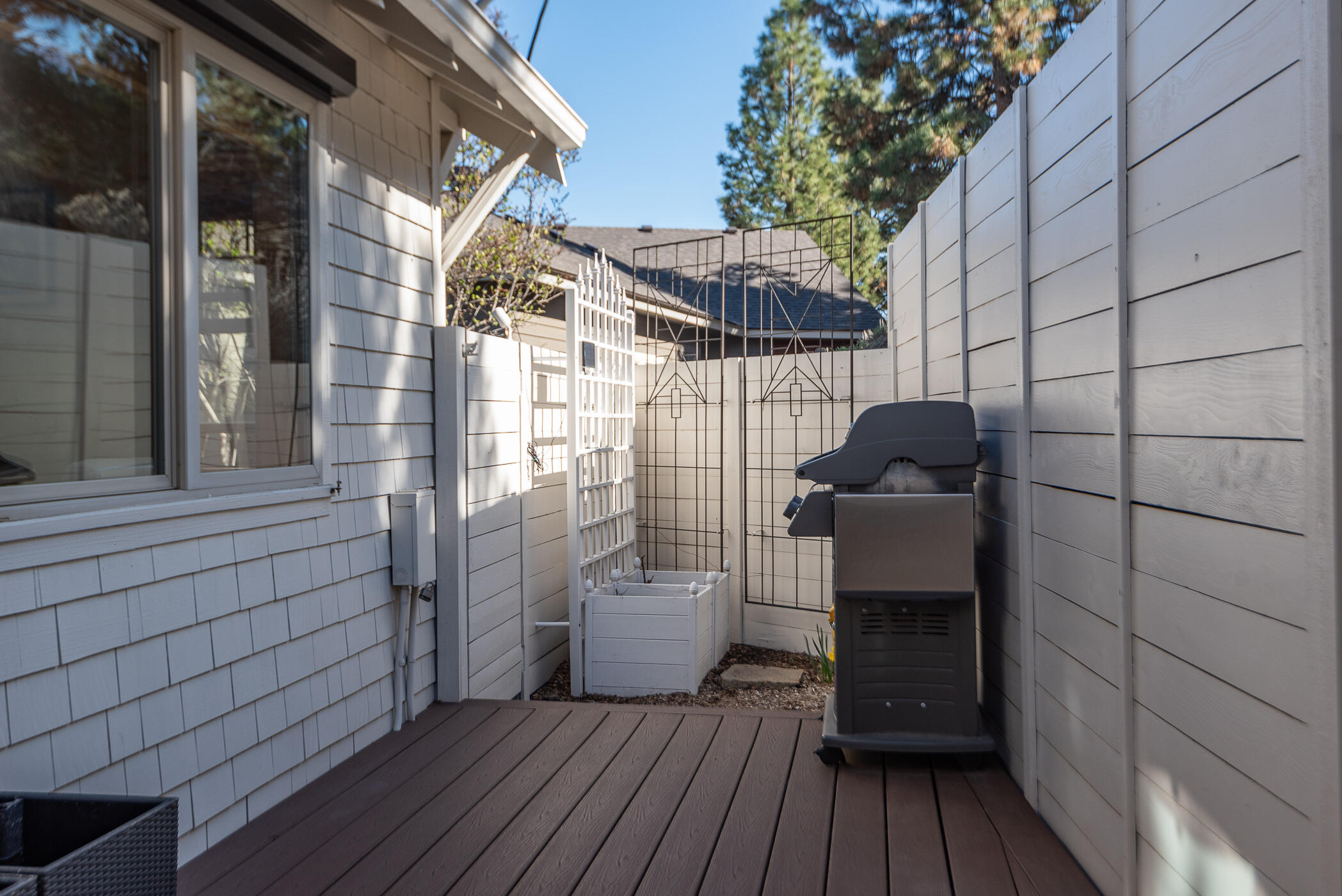 577 NW Greyhawk Avenue