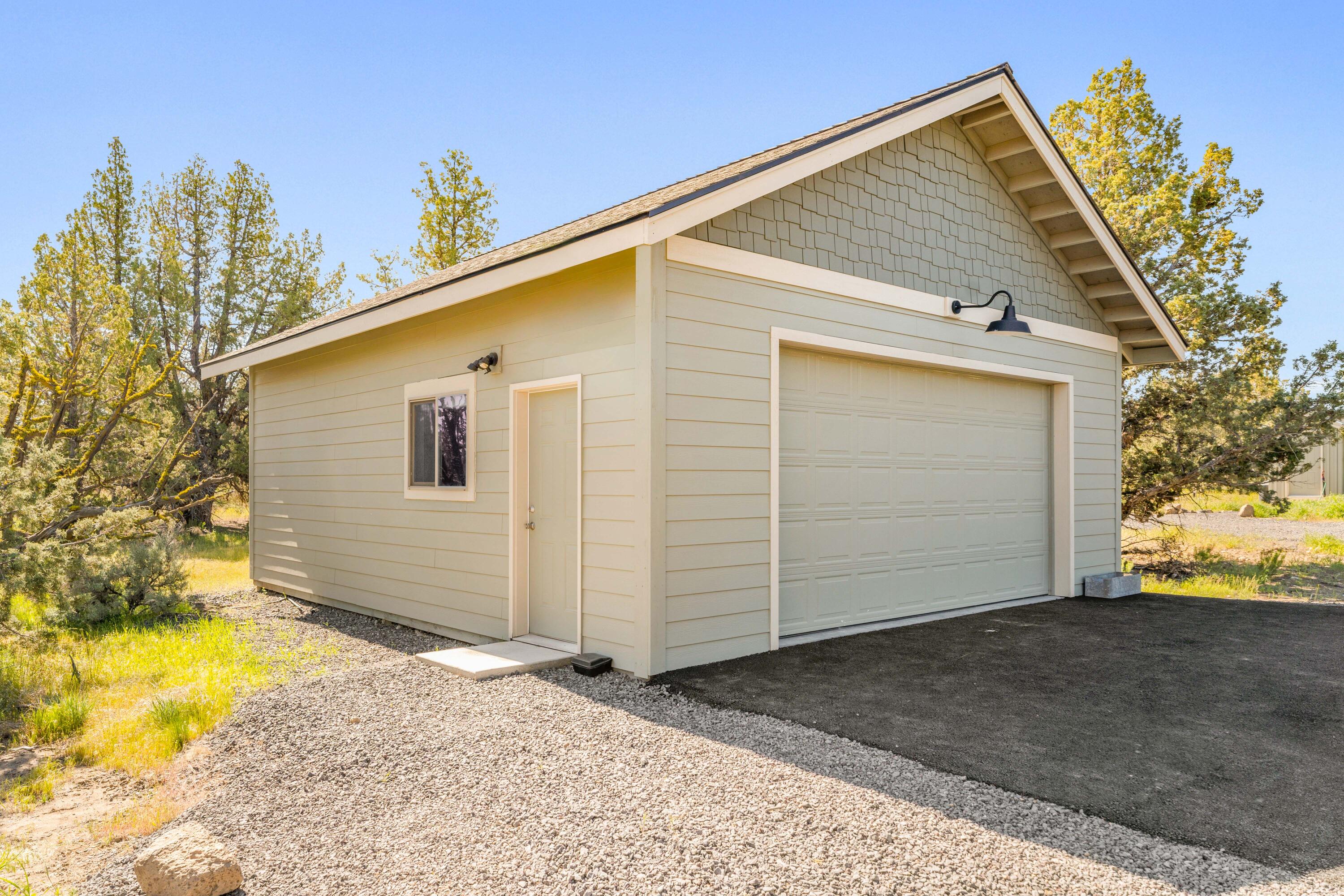 17901 SW Mount Hood Drive