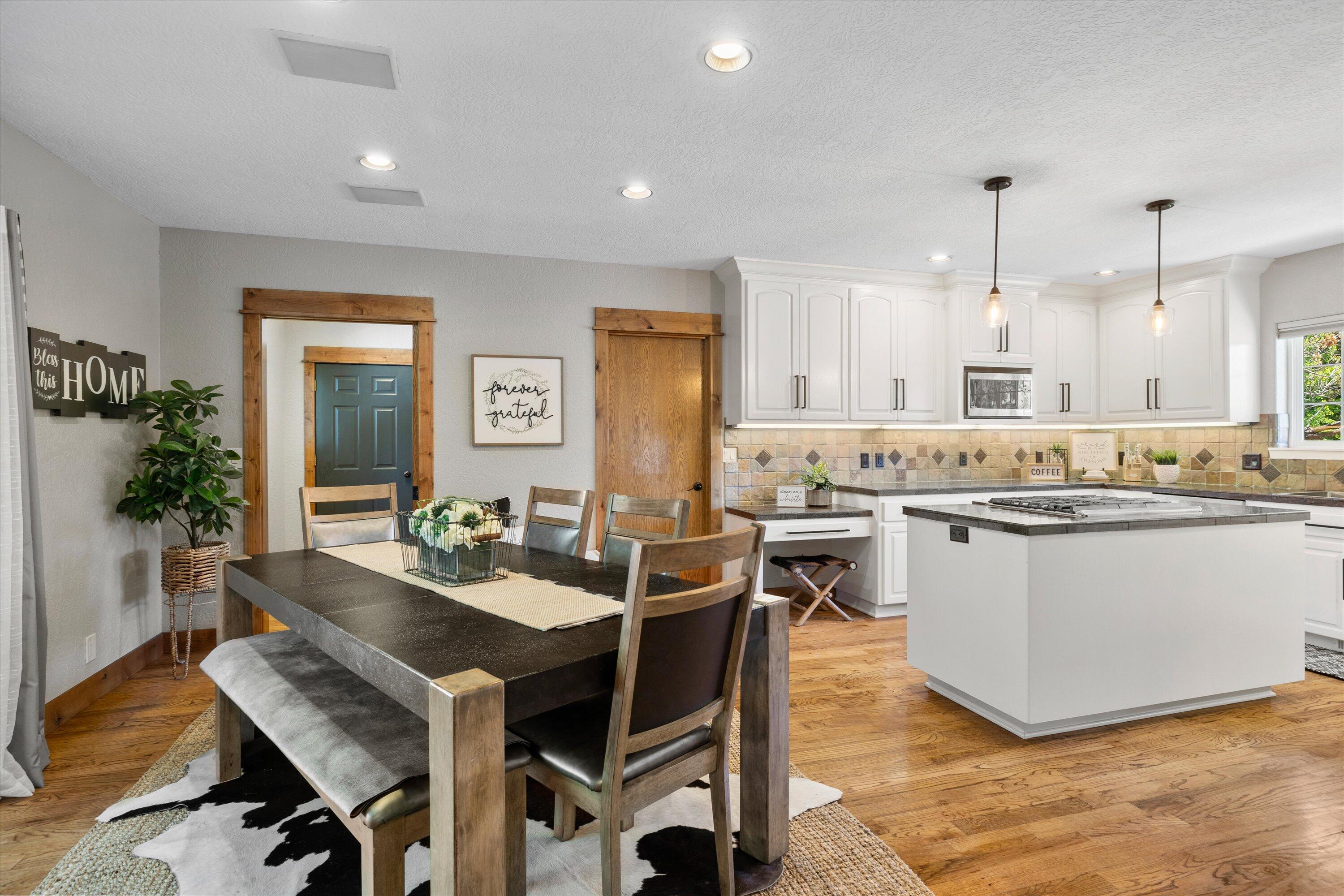 61195 Bonny Bridge