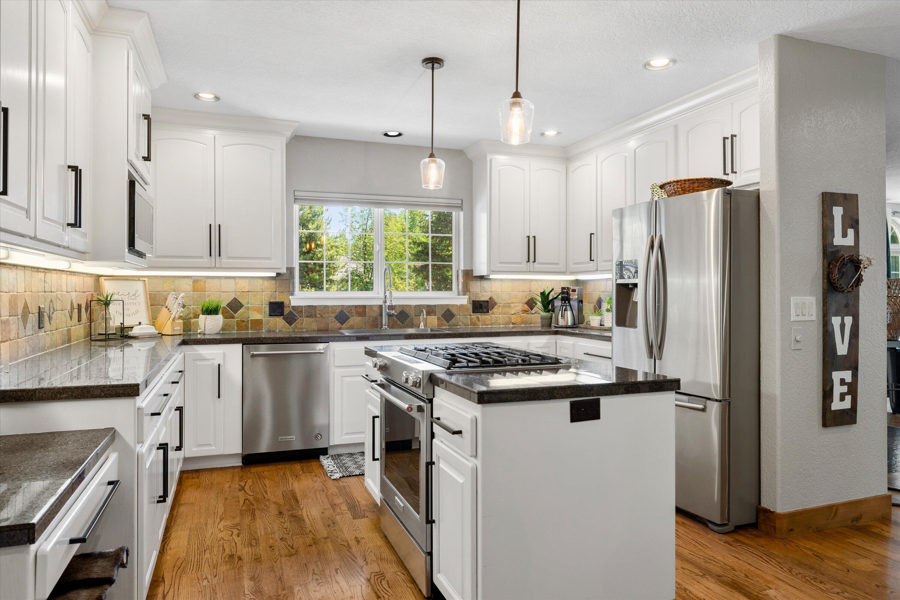 61195 Bonny Bridge