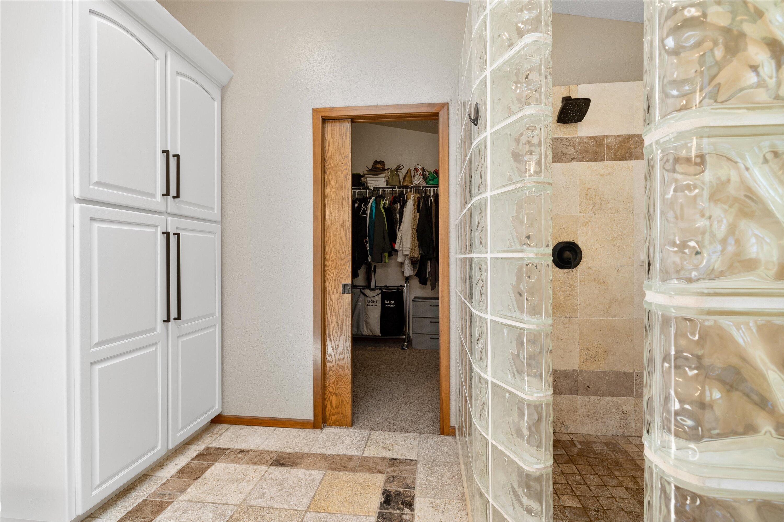 61195 Bonny Bridge