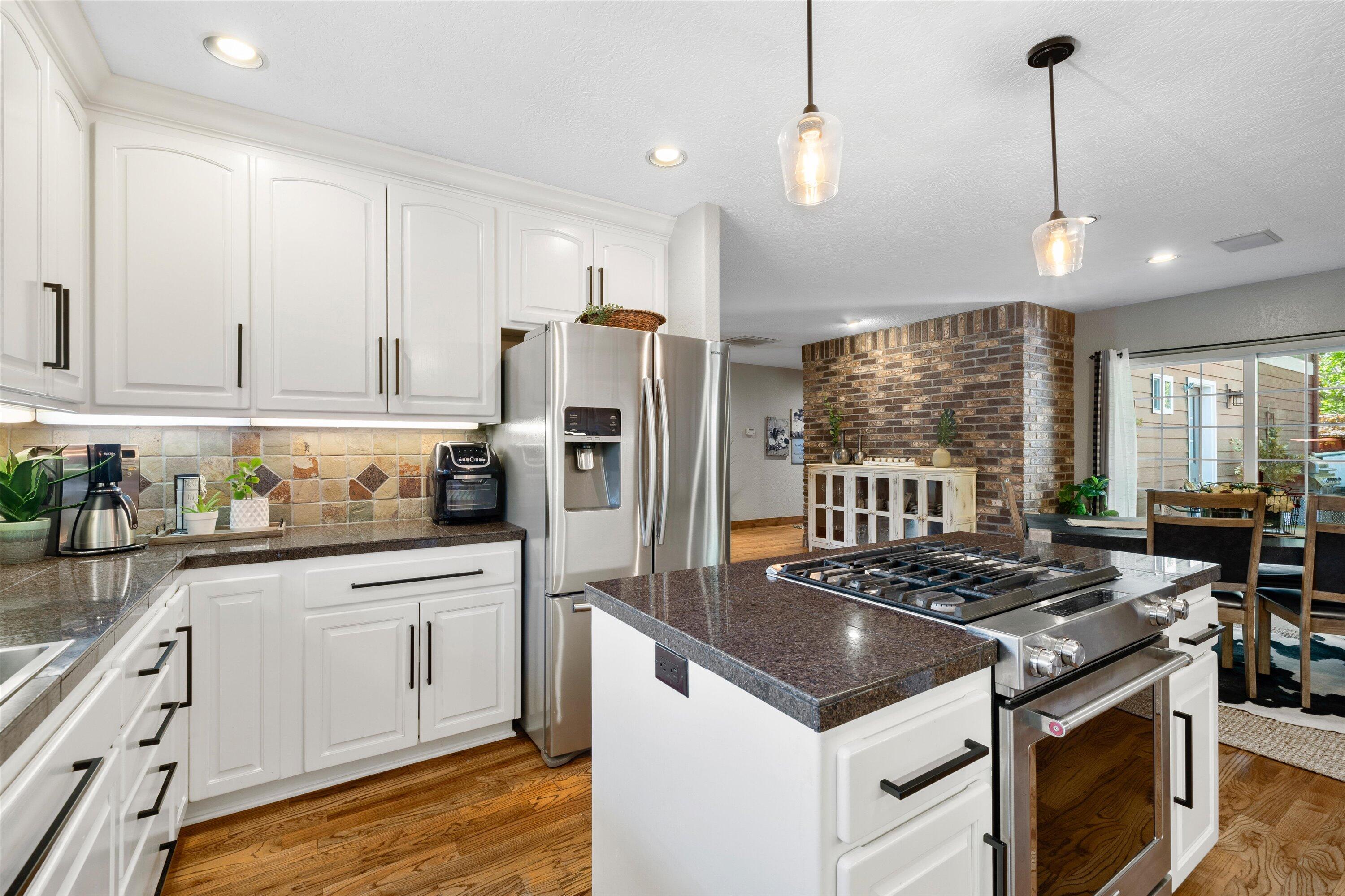 61195 Bonny Bridge