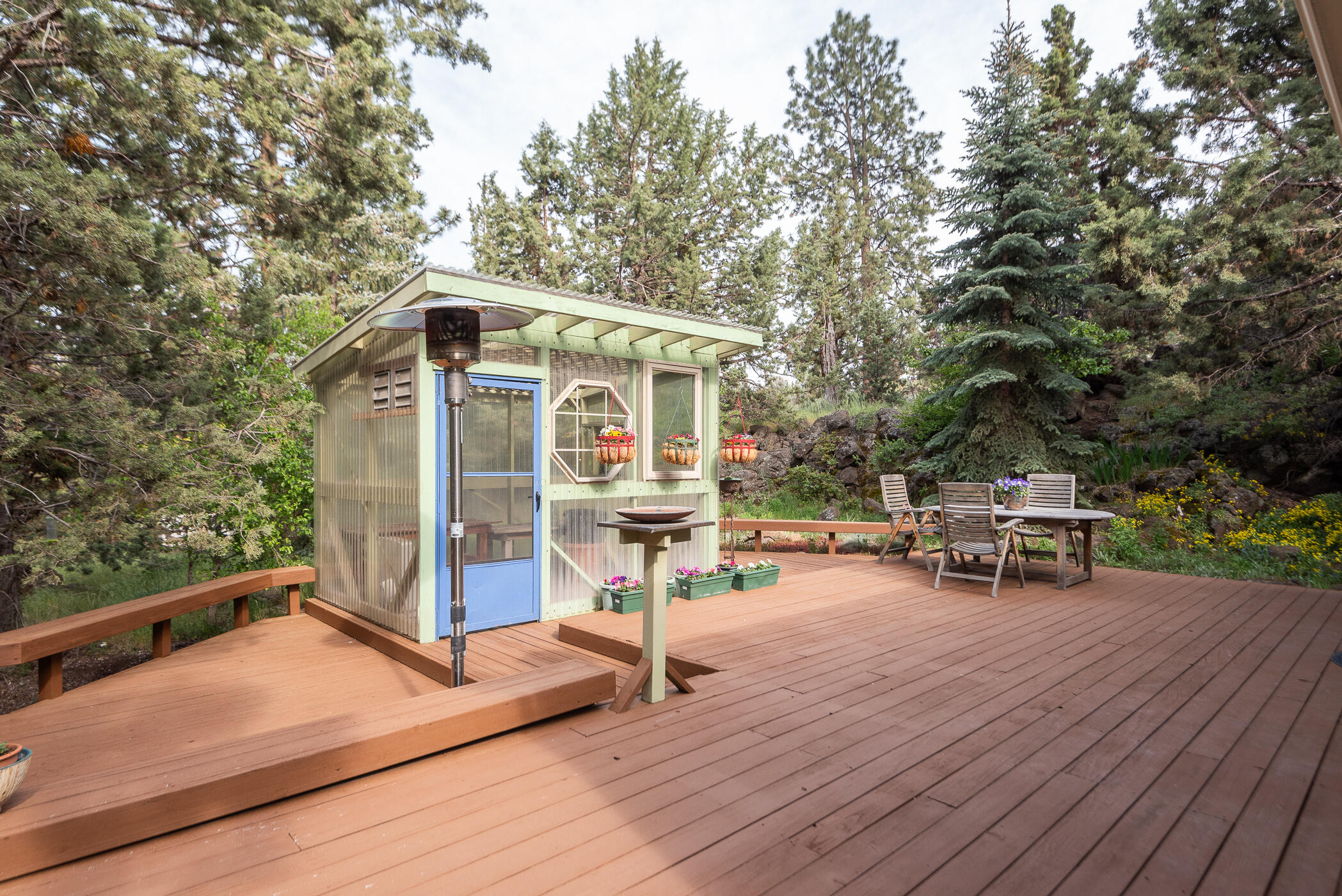1525 NE Saddle Rock Court