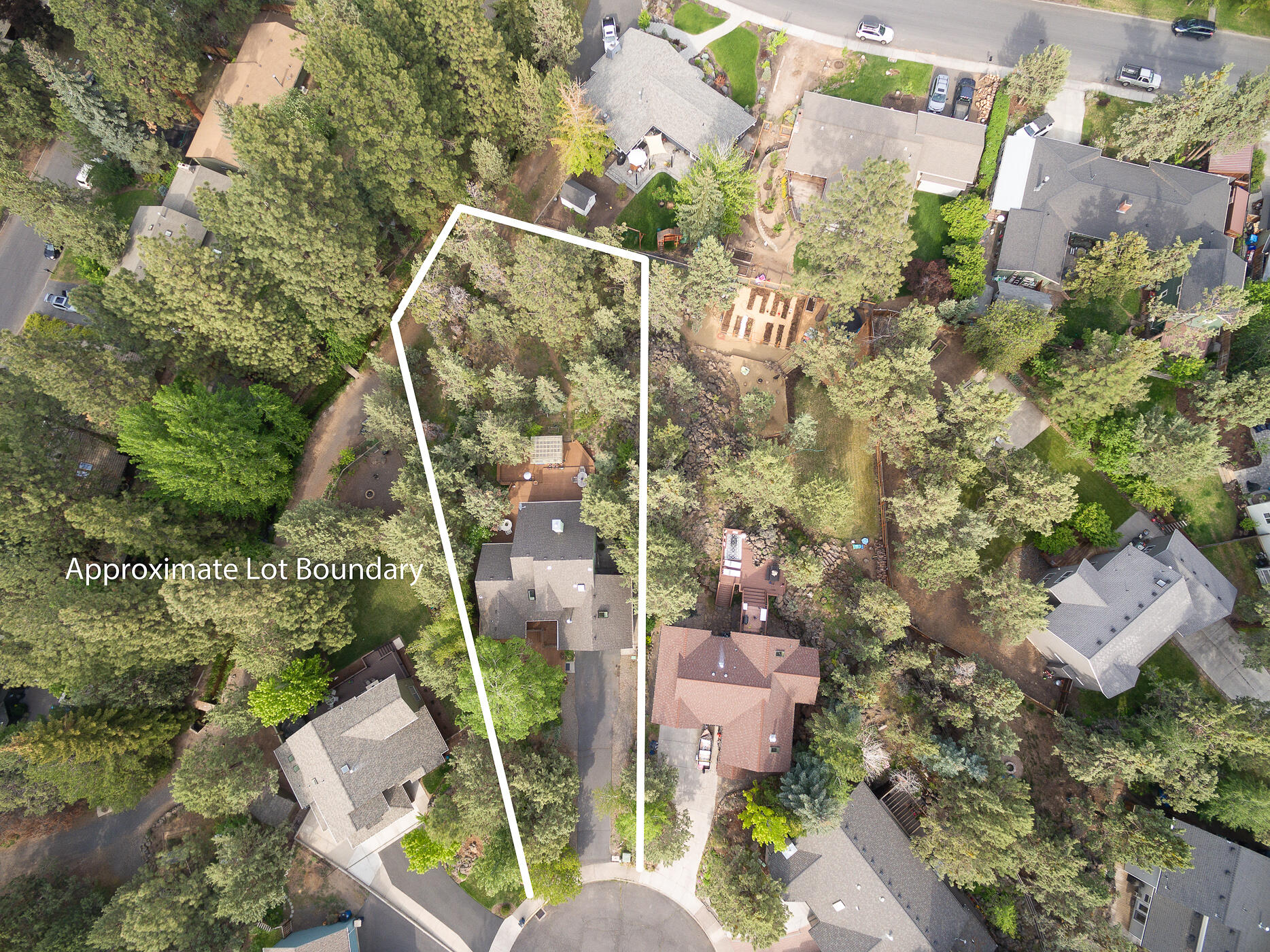 1525 NE Saddle Rock Court
