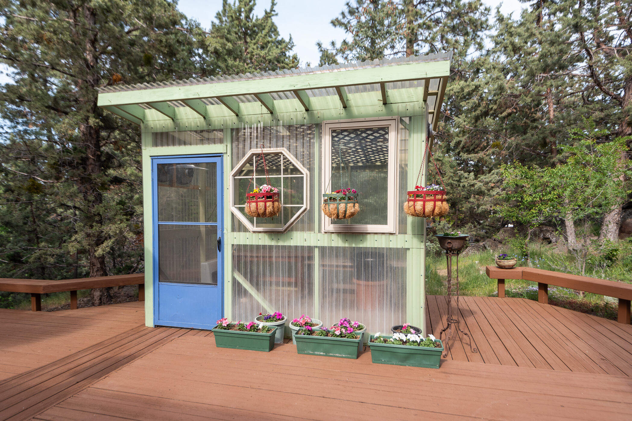 1525 NE Saddle Rock Court
