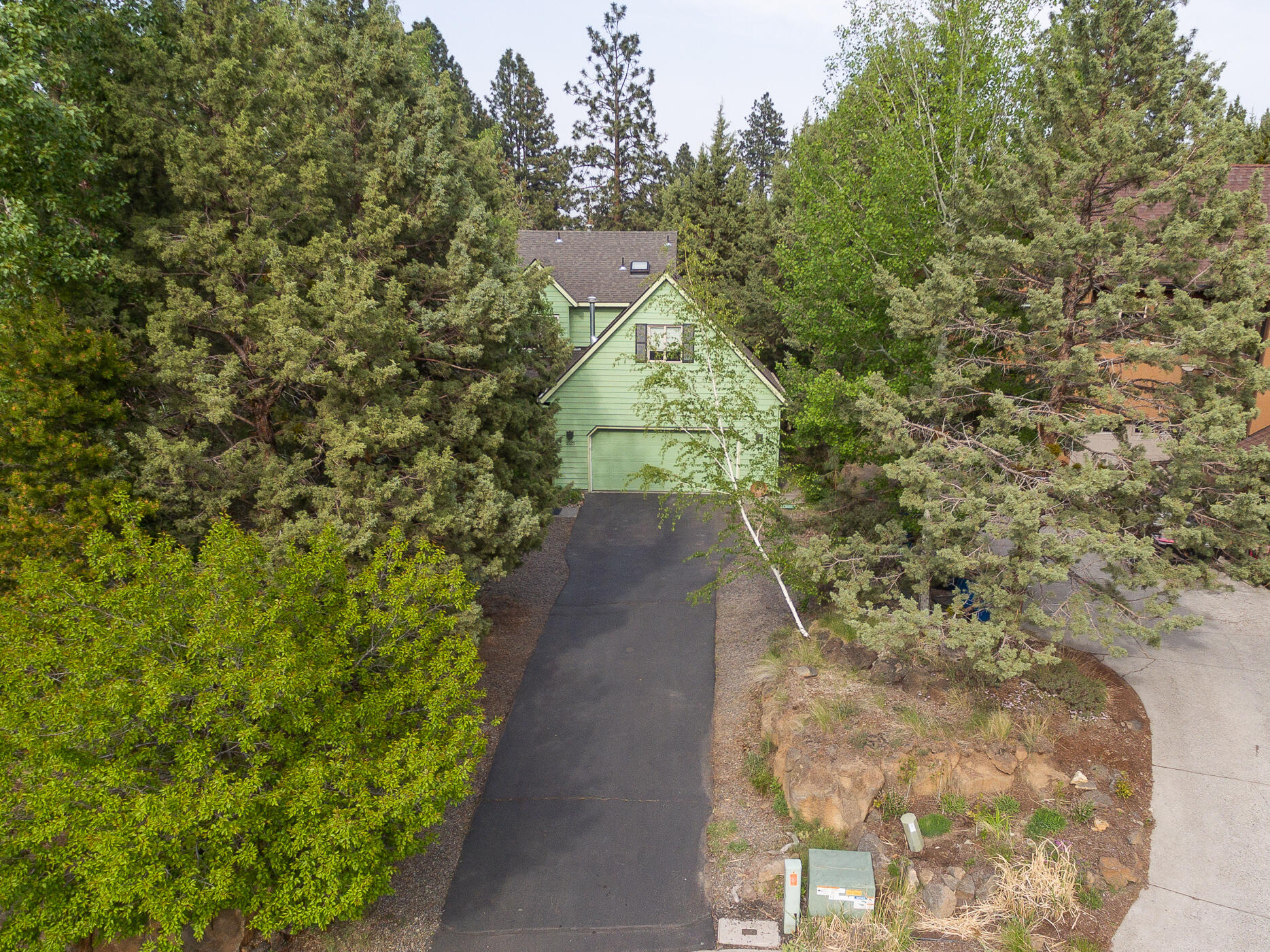 1525 NE Saddle Rock Court
