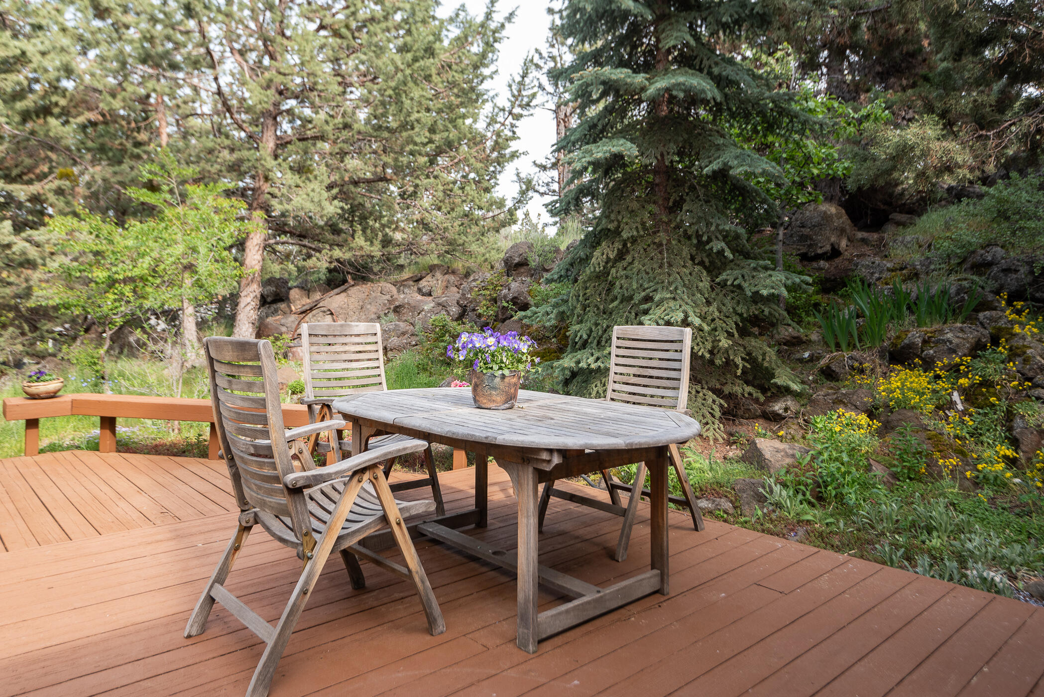 1525 NE Saddle Rock Court
