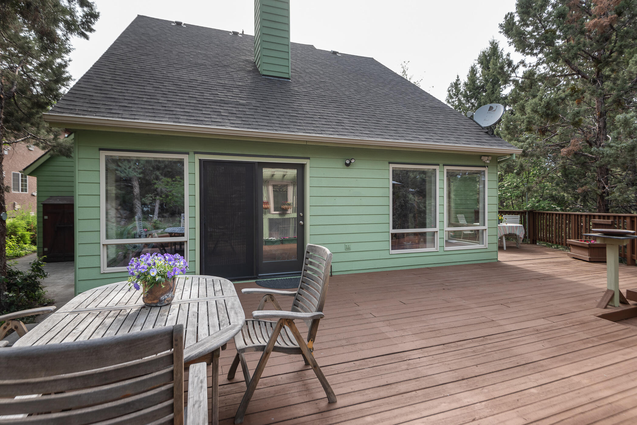 1525 NE Saddle Rock Court