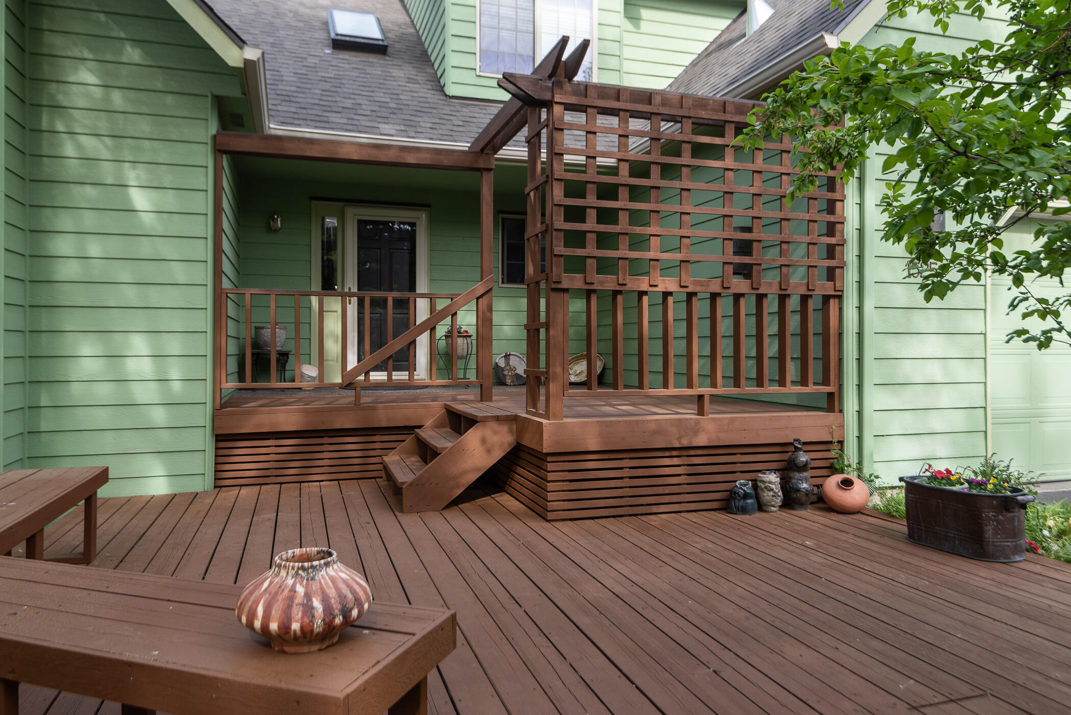 1525 NE Saddle Rock Court