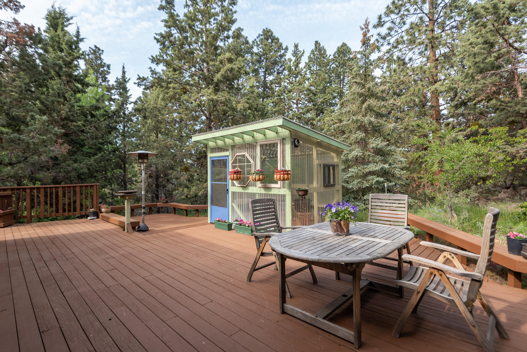 1525 NE Saddle Rock Court