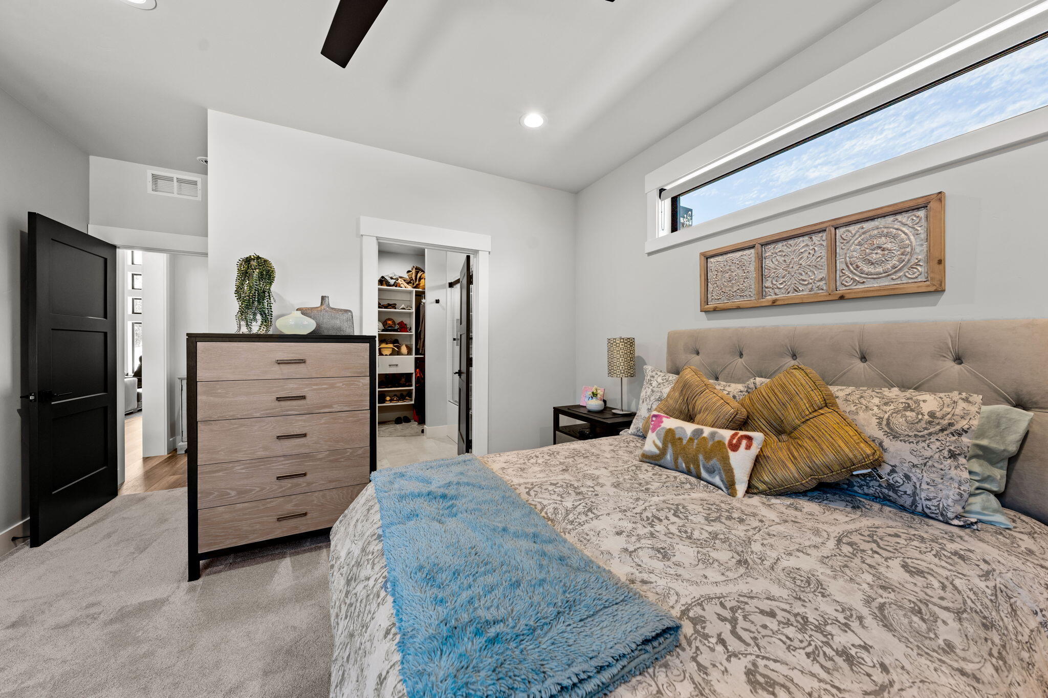 330 E Diamond Peak Avenue