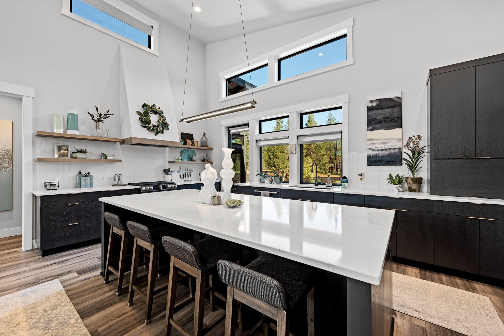 330 E Diamond Peak Avenue