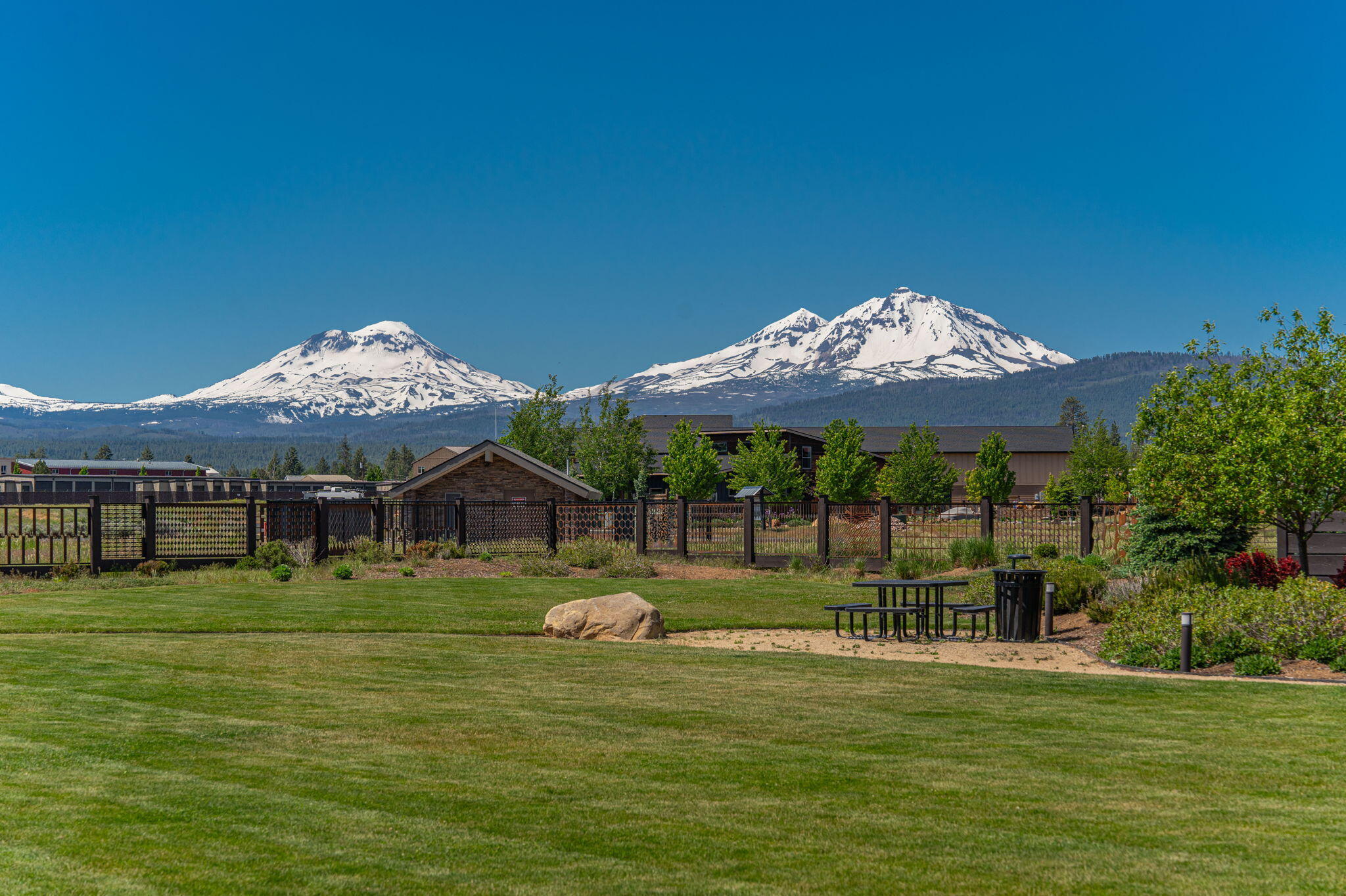 330 E Diamond Peak Avenue