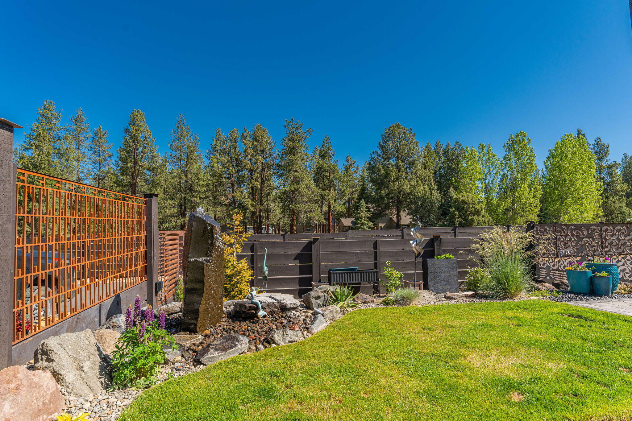 330 E Diamond Peak Avenue