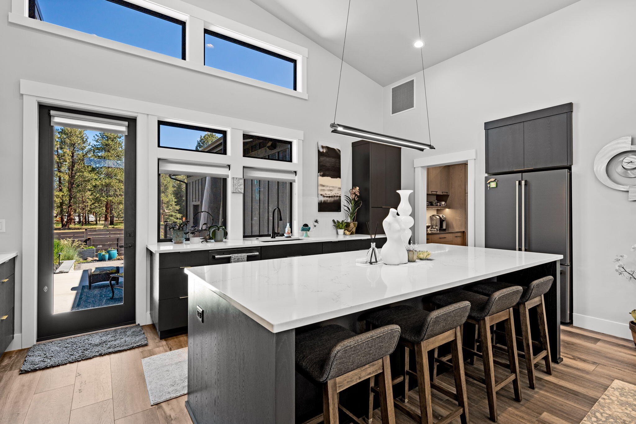 330 E Diamond Peak Avenue