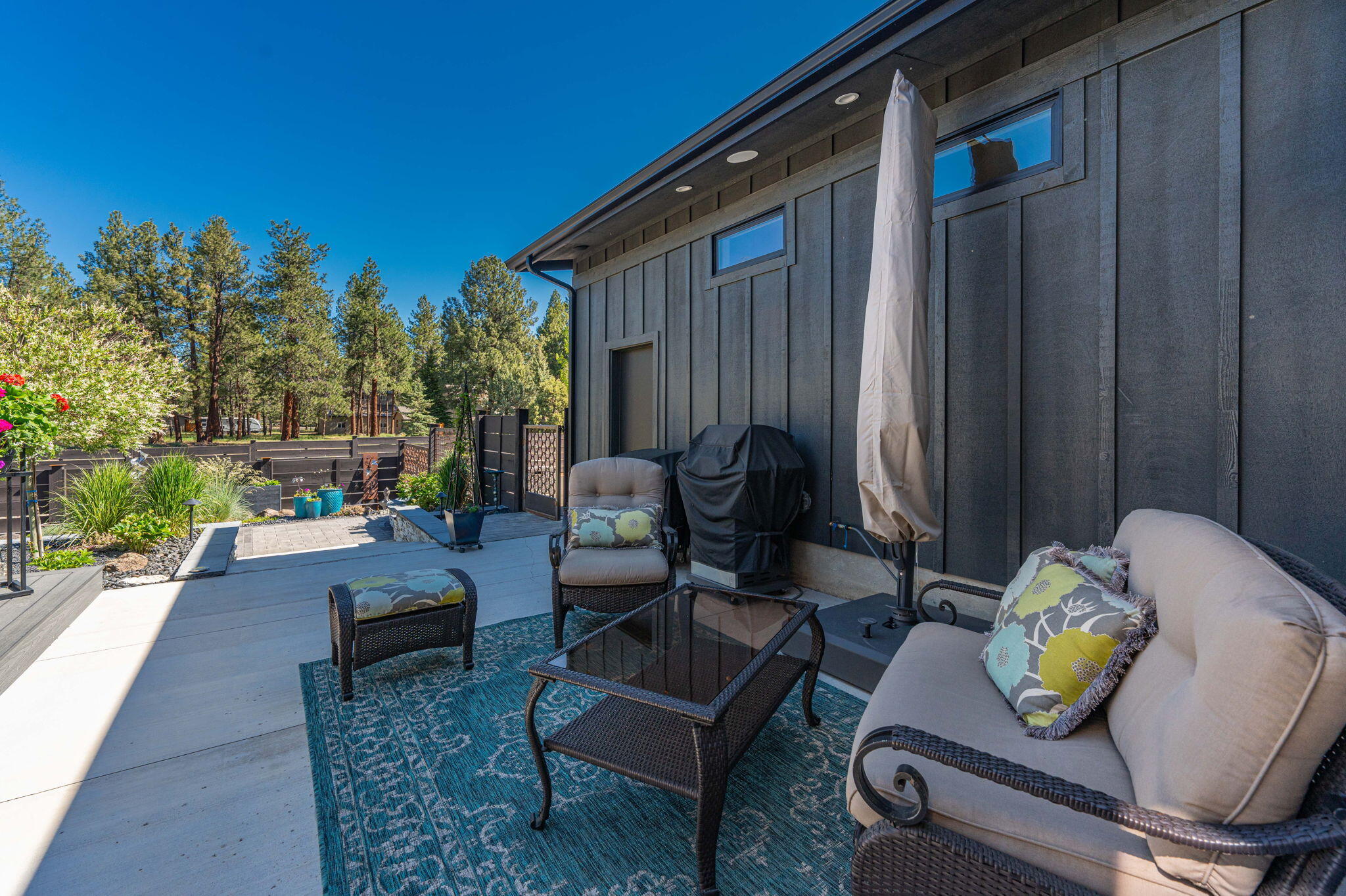 330 E Diamond Peak Avenue