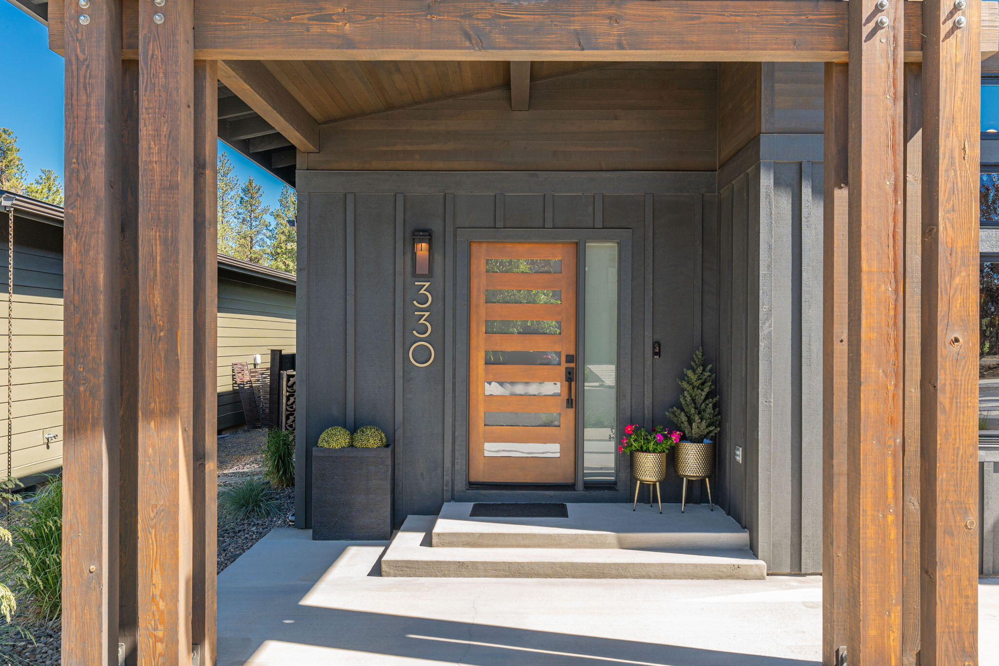 330 E Diamond Peak Avenue