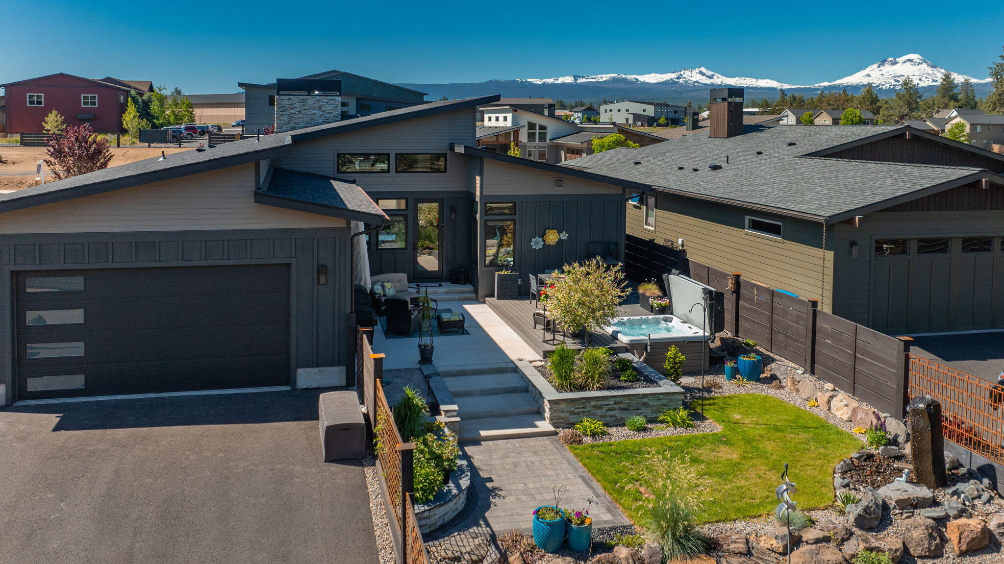 330 E Diamond Peak Avenue