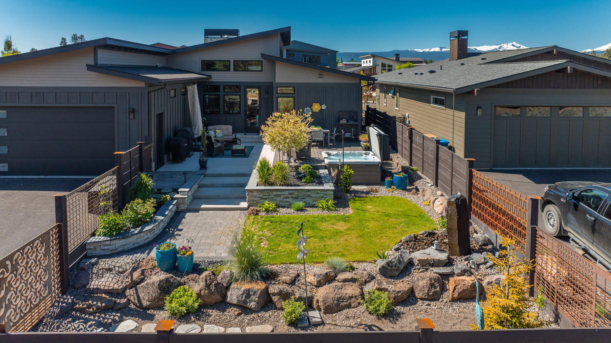 330 E Diamond Peak Avenue