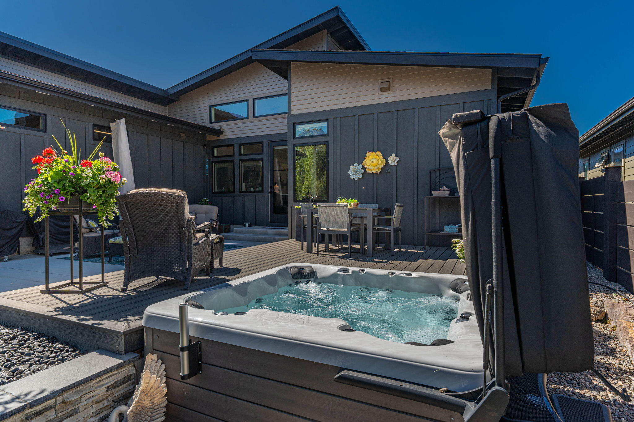 330 E Diamond Peak Avenue