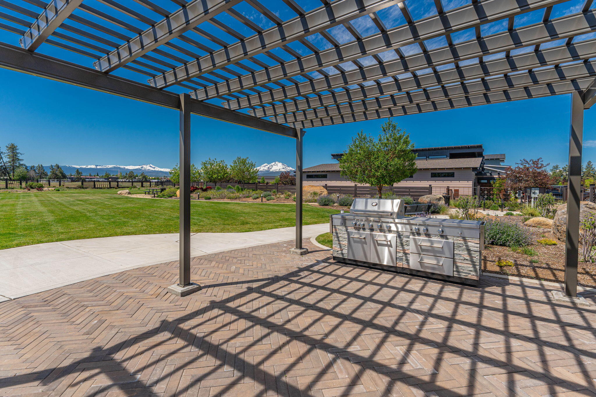 330 E Diamond Peak Avenue