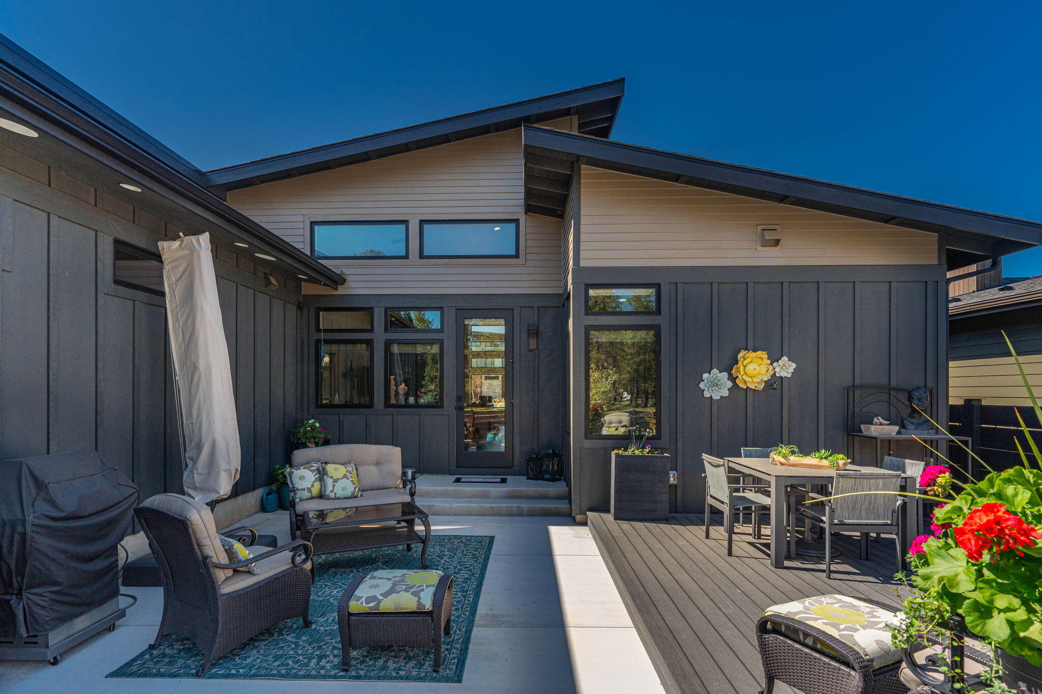 330 E Diamond Peak Avenue