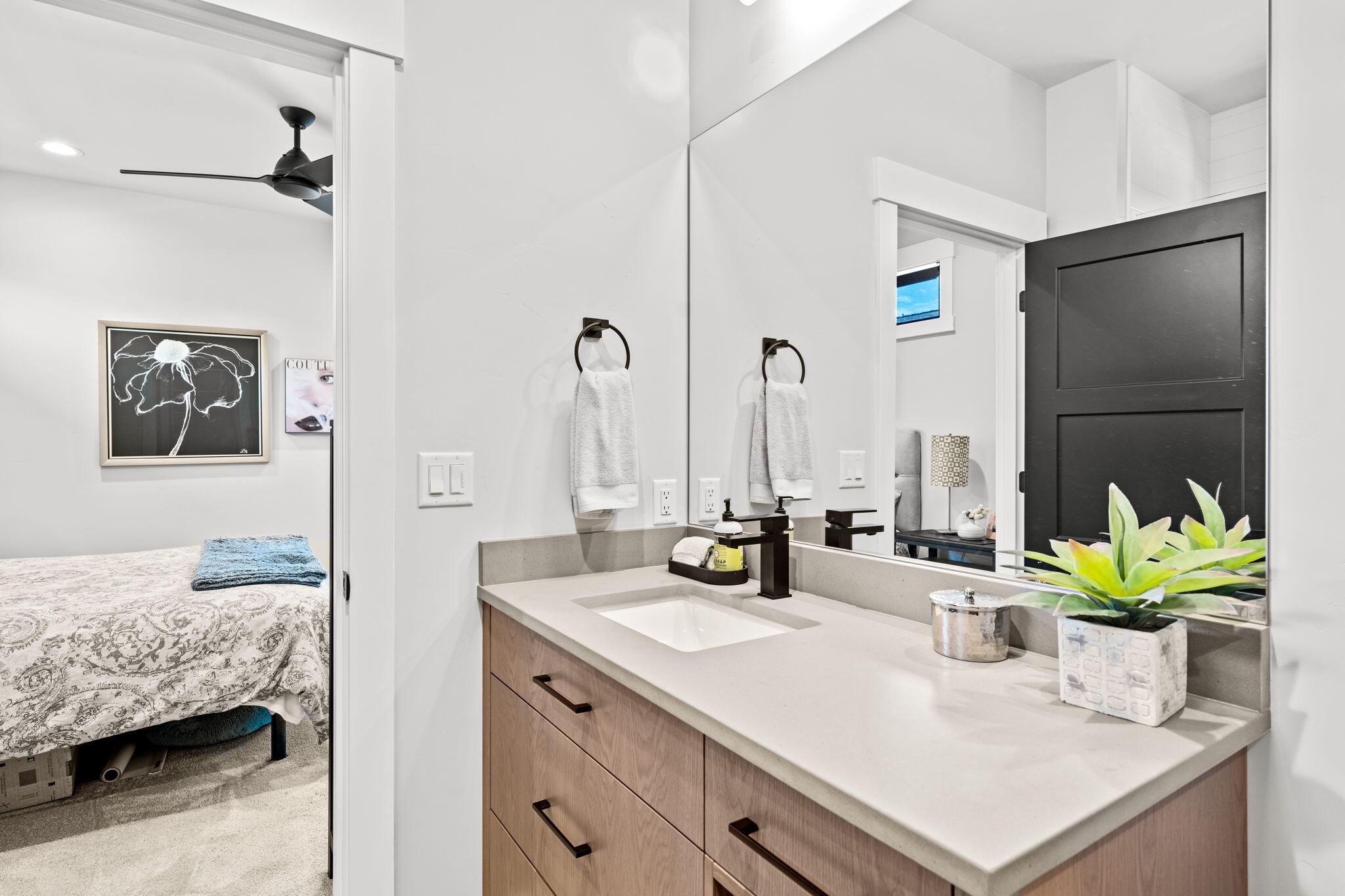 330 E Diamond Peak Avenue