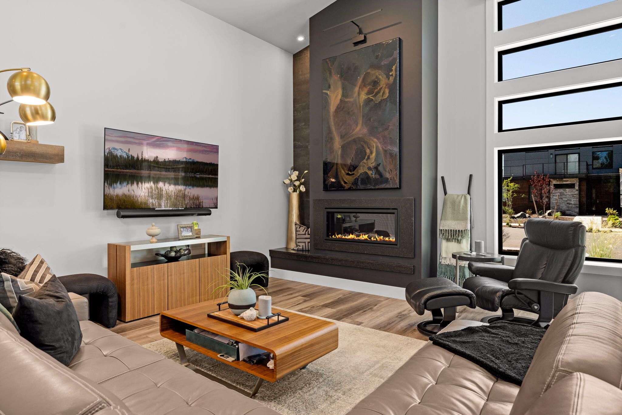 330 E Diamond Peak Avenue