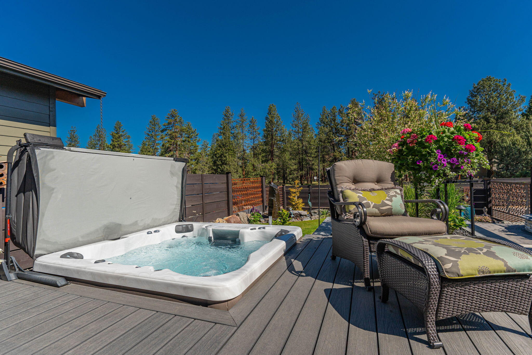 330 E Diamond Peak Avenue