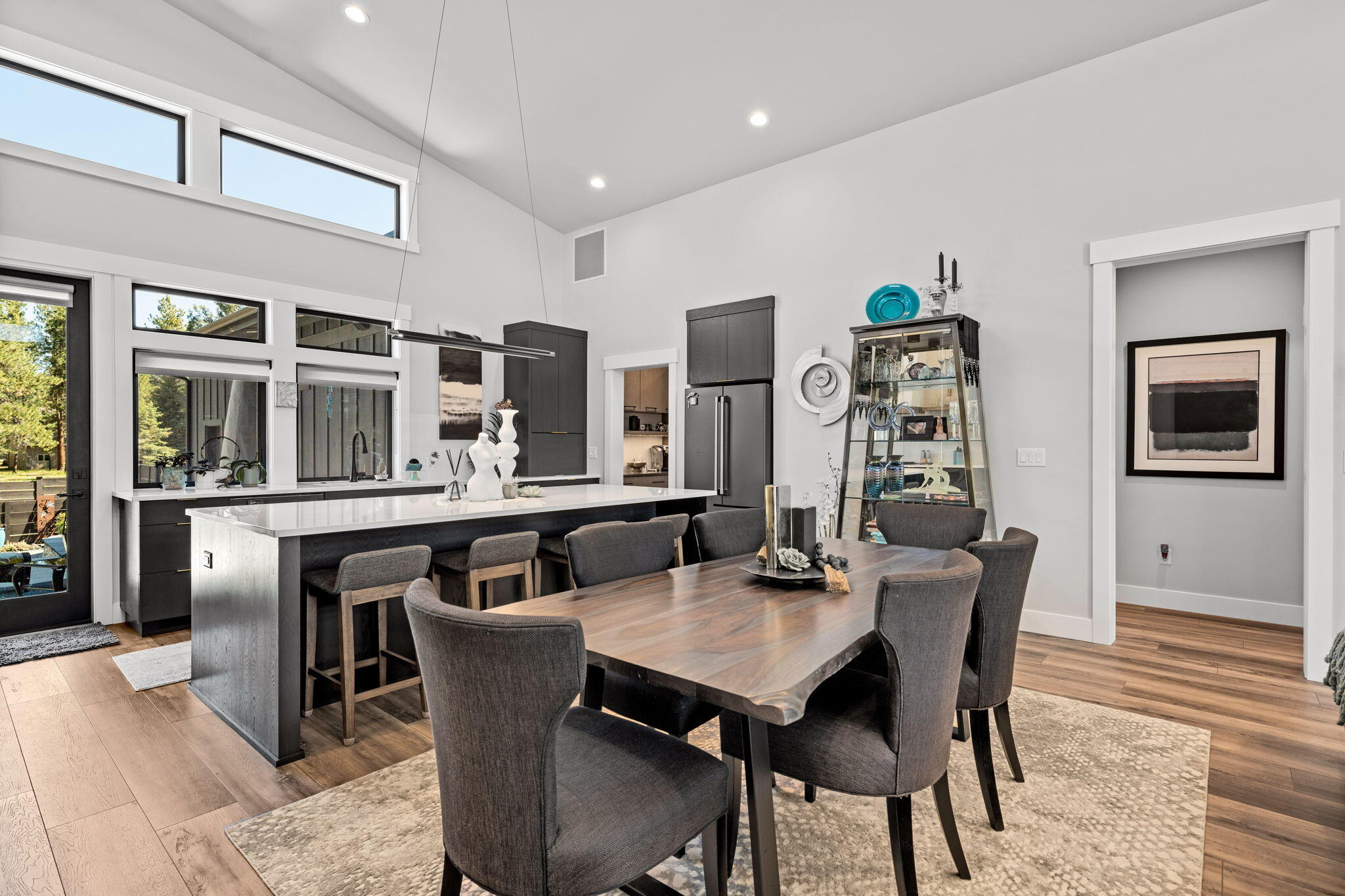 330 E Diamond Peak Avenue